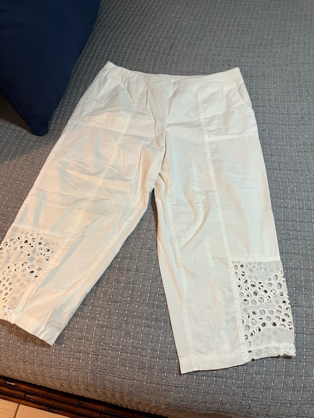 Chico's Zenergy White Elastic Waist Pull-On Pants